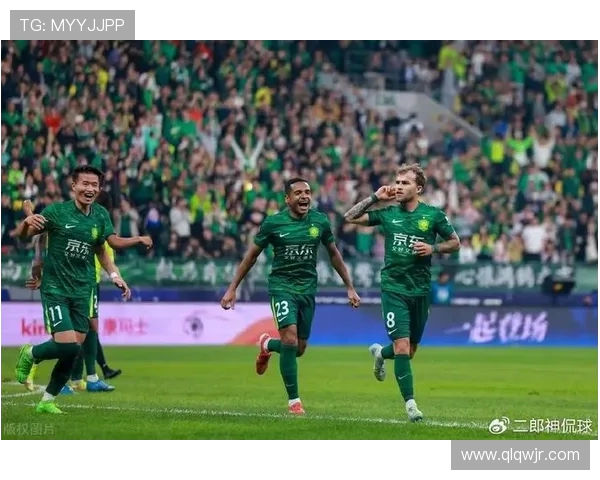 深入探讨上海篮球队战术特点与对手策略的全面对比分析