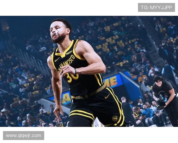 库里三分大赛决赛狂轰20球创历史新纪录引发全场欢呼 库里三分大赛决赛狂轰20球创历史新纪录引发全场欢呼